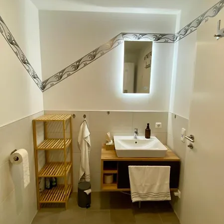 Modernes Am Traunsee - See, Berge, Fitness & Parkplatz Apartamento *