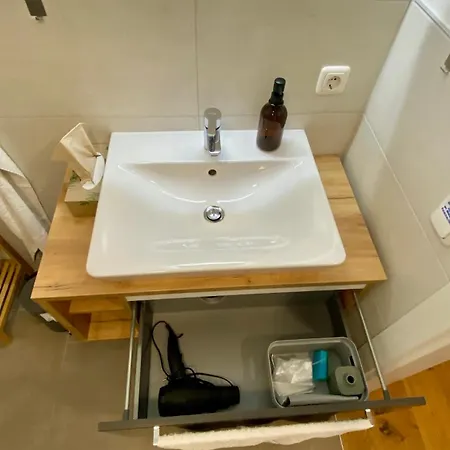 Apartamento Modernes Am Traunsee - See, Berge, Fitness & Parkplatz *